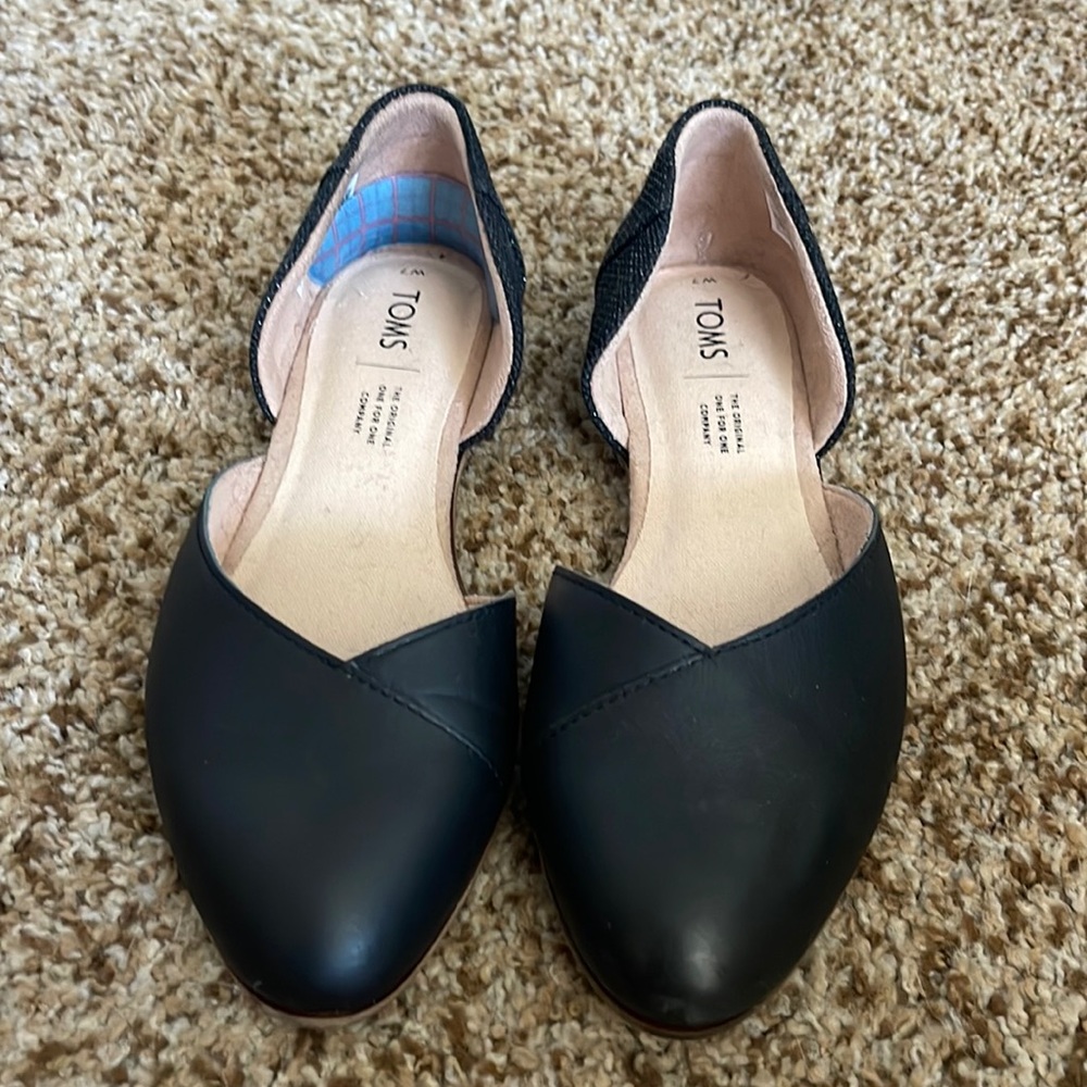 Almost new Tom's Jutti D'Orsay flats!
